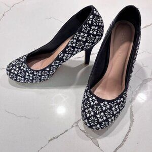 Kelly & Katie | Coderno Women’s Embroidered White Flowers Navy Blue Heels Pumps